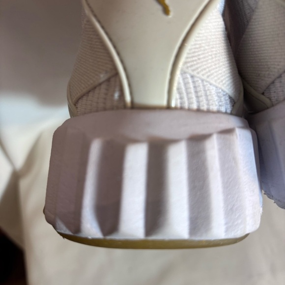 PUMA Sz 9.5 High Top White Textured Sneakers with Rise Gold Buckle Rubber Sole - Picture 9 of 13